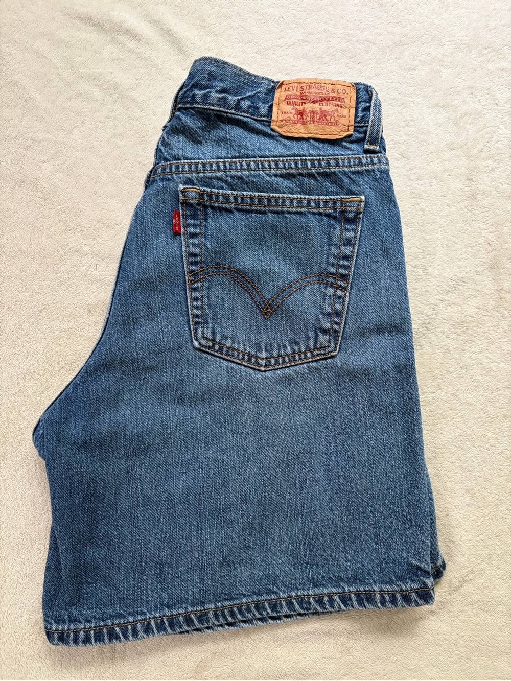 Vintage Levi’s 550 Relaxed Fit Medium Wash Denim Jean Shorts